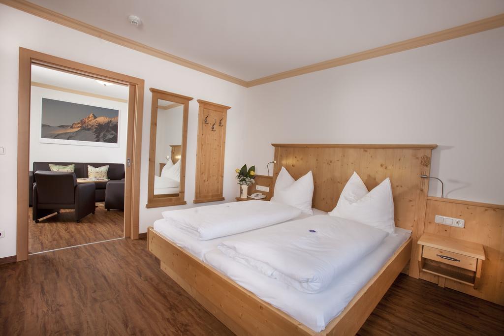 Hotel Grundlhof Bramberg am Wildkogel Exterior foto