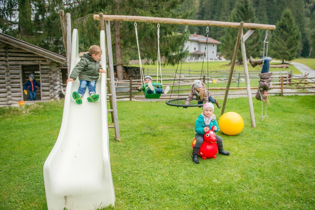 Hotel Grundlhof Bramberg am Wildkogel Exterior foto